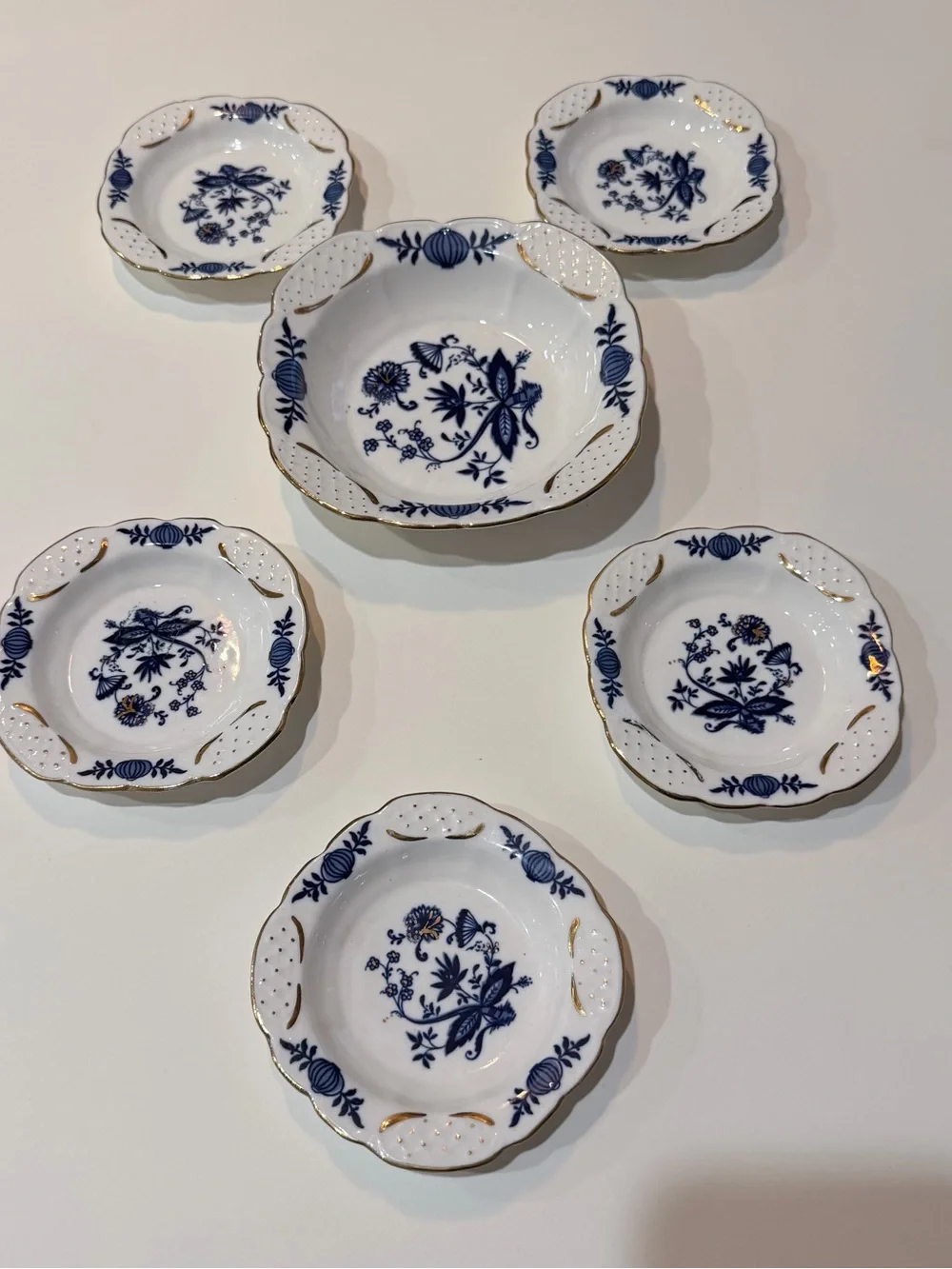 Ceroc Cluj-Napoca porcelain set from Romania blue onion pattern w/ gold trim